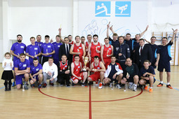 Андрей Захаров с баскетболистами