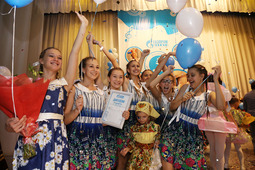 Радость и счастье на лицах танцевального коллектива "Визави" из станицы Каневской
