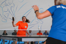 Спортсмены демонстрируют упорство и мастерство за игровым столом