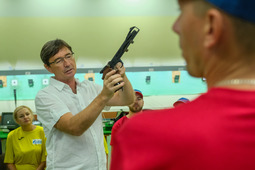 Подготовка к соревнованиям по стрельбе из пневматического пистолета