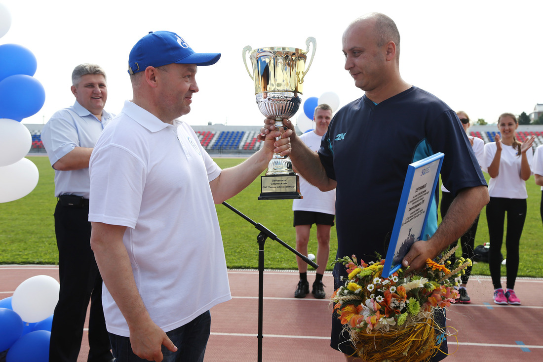 Победители Спартакиады 2014 года получили сертификат на приобретение спортивной экипировки