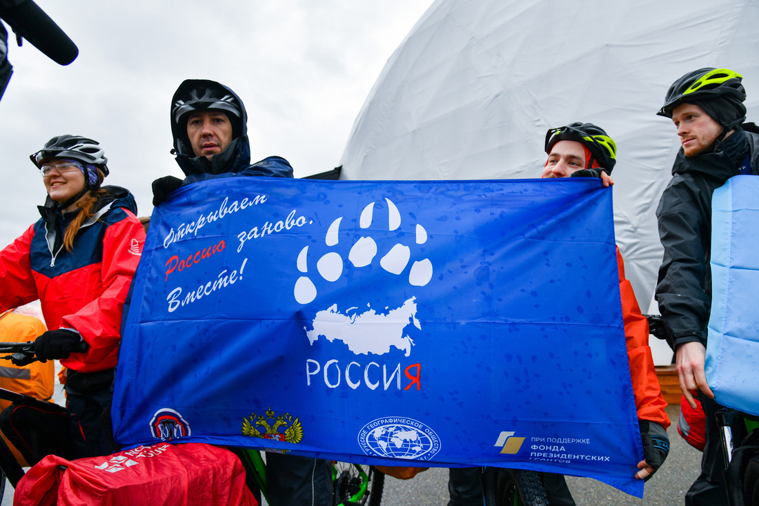 Путешественники пронесут флаги вдоль границ Российской Федерации
