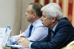 На переднем плане: начальник отдела охраны окружающей среды Владимир Грищенко