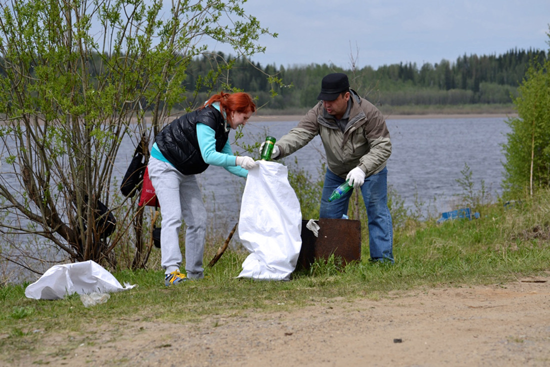 Вуктыльские газовики убирали мусор вдоль самой большой реки в Коми — Печоры