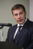 Генеральный директор компании Андрей Захаров выступает с докладом об итогах производственно-хозяйственной деятельности за прошедший год