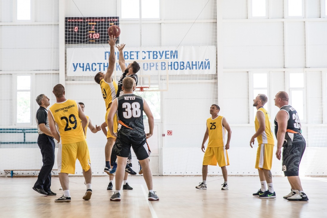 Баскетбольный матч между сборными Светлоградского ГПУ и ЛПУМТ