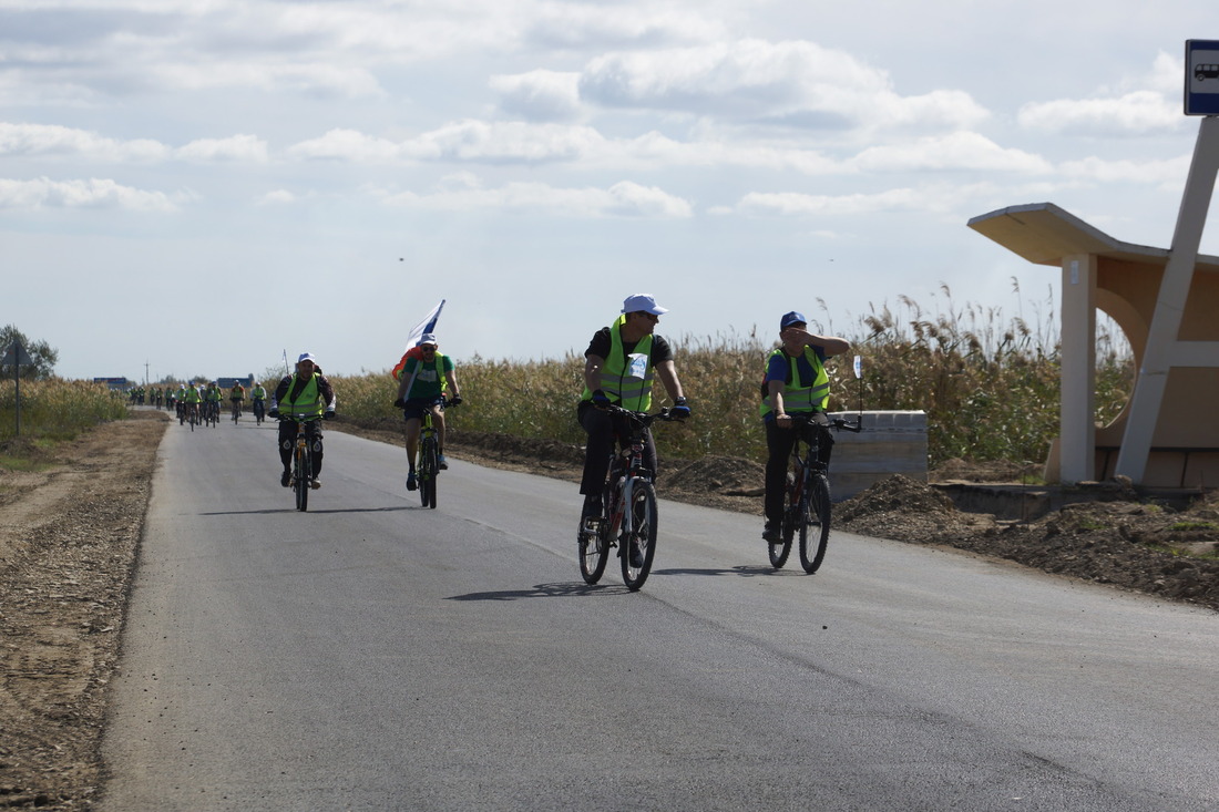Велосипедисты смогли испытать свои силы не только на асфальтированной дороге, но также на грунтовой и гравийной