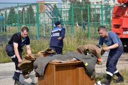 Пожарные одеваются на скорость